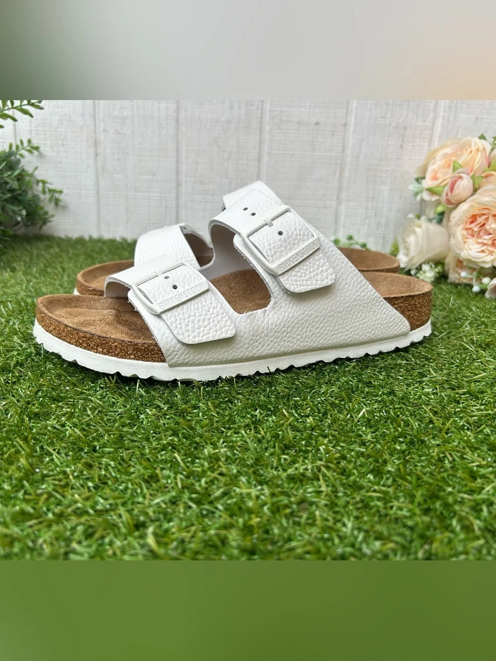 Birkenstock Arizona in White Leather Soft Footbed Size 39 US 8-8.5  gently used